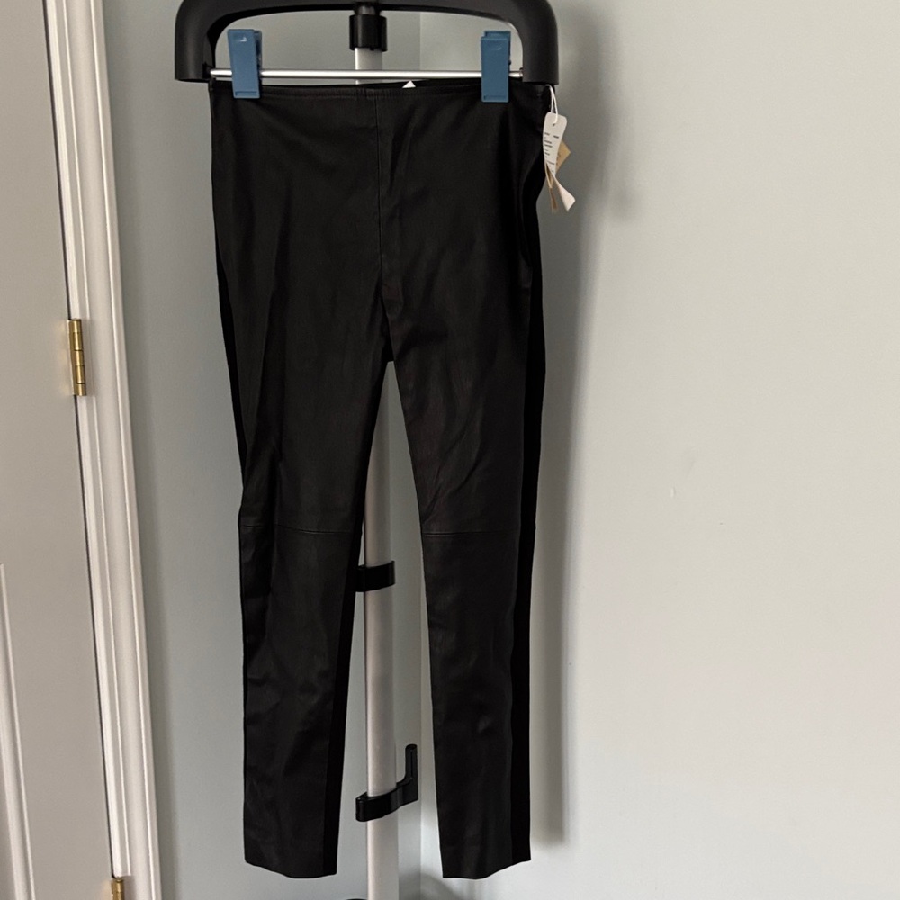 Akris Punto Black Women's Pants